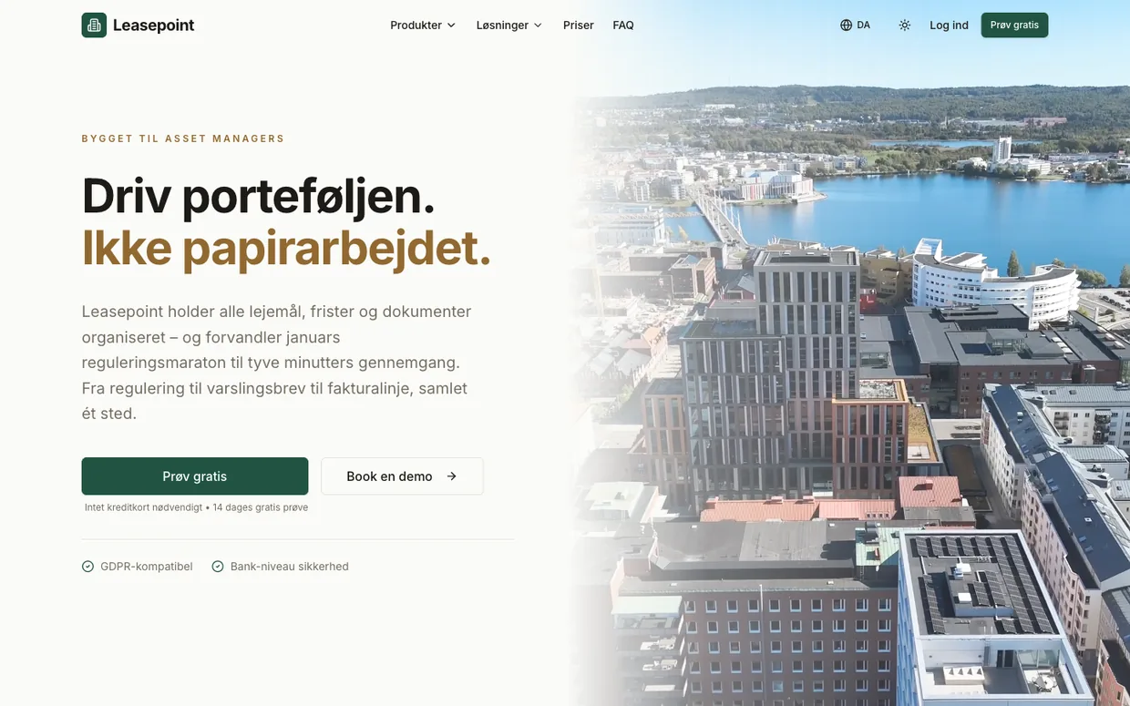 Leasepoint-hjemmesidens hero: overskriften “Driv porteføljen. Ikke papirarbejdet.” ved siden af et luftfoto af en havneby med moderne erhvervsejendomme.